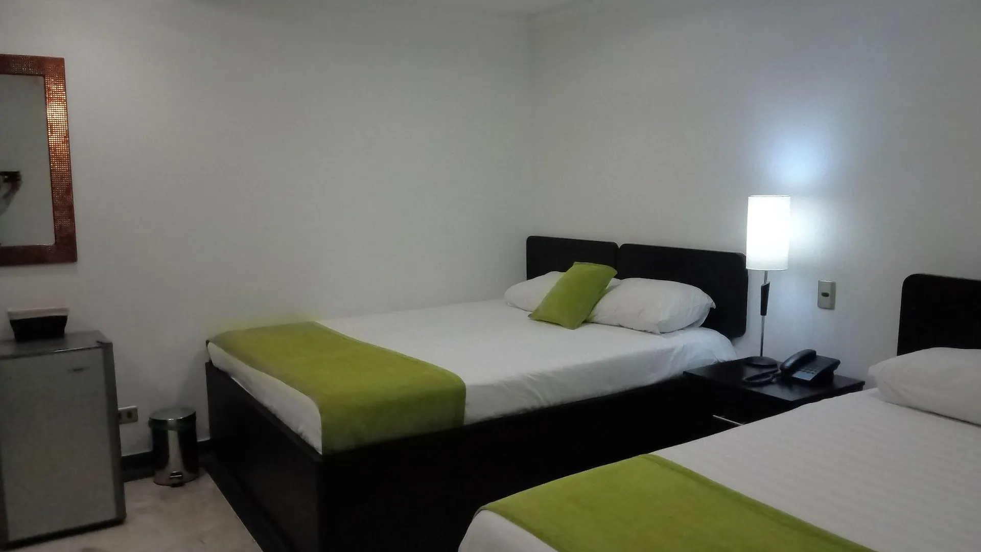 Hotel Calasanz Real 메딜린