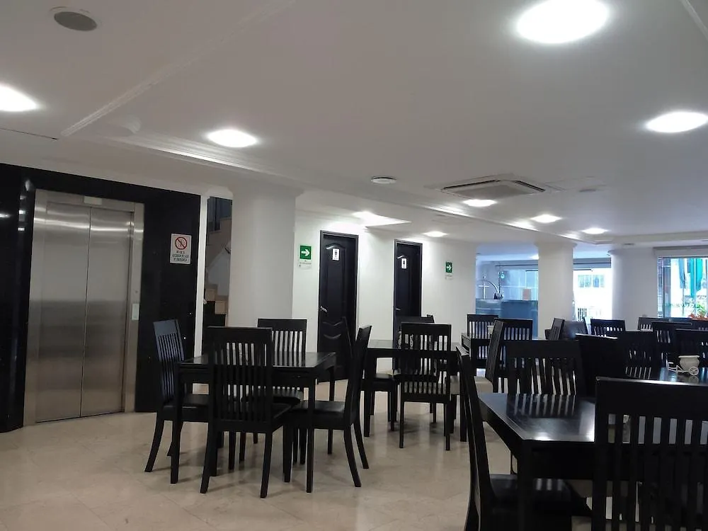 Hotel Calasanz Real 메딜린